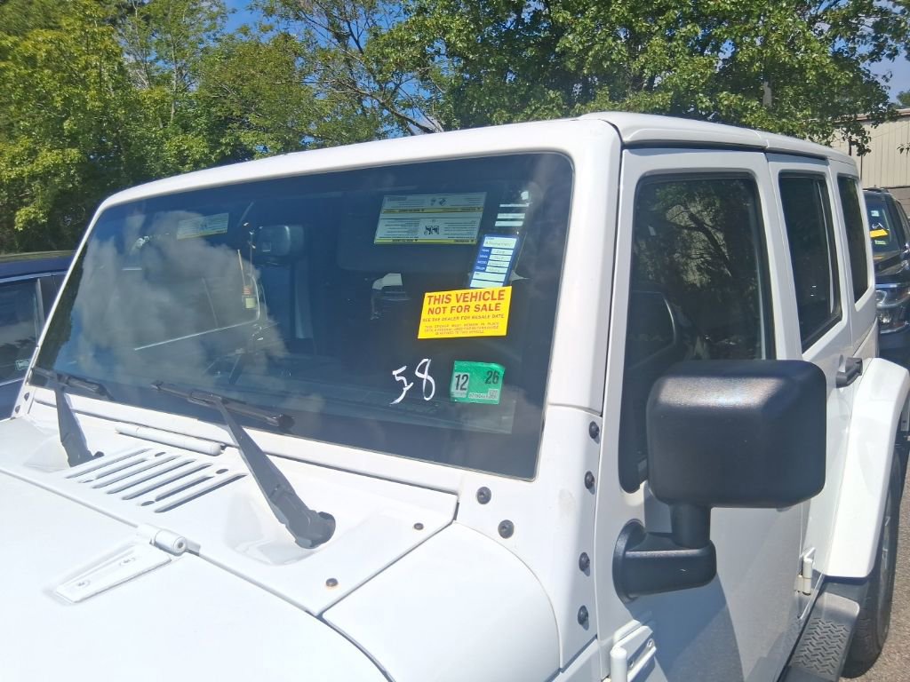 Used 2015 Jeep Wrangler Unlimited Sahara w/ Connectivity Group AWD/4WD image 10
