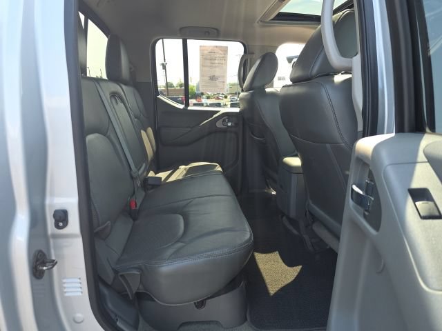 Used 2015 Nissan Frontier SL w/ Moonroof Package AWD/4WD image 44
