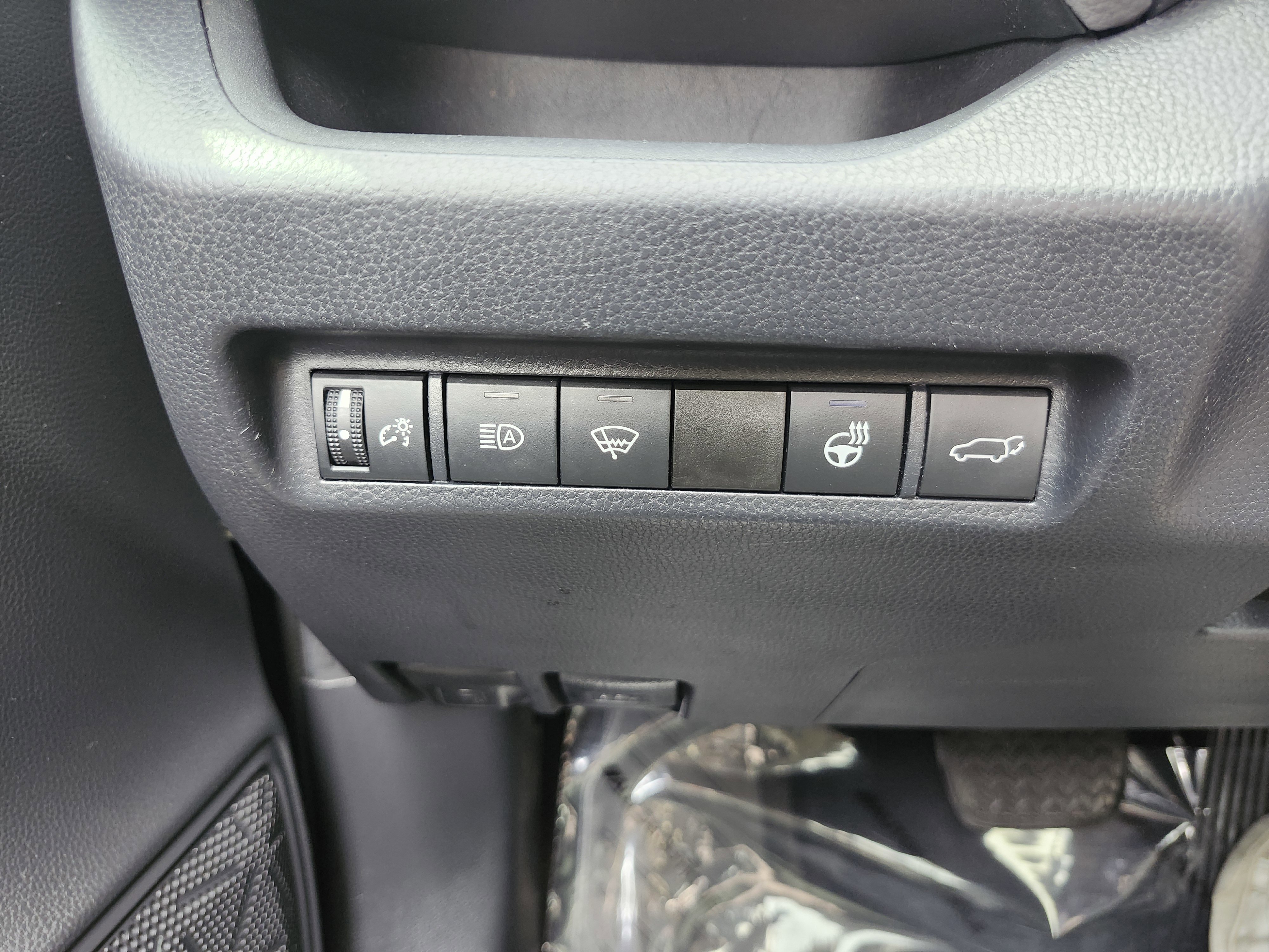 Used 2021 Toyota RAV4 XLE Premium image 38