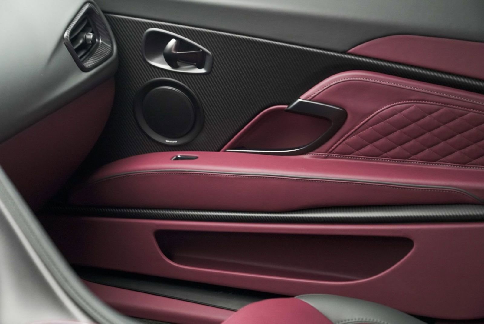 Used 2023 Aston Martin DBS Coupe RWD image 19