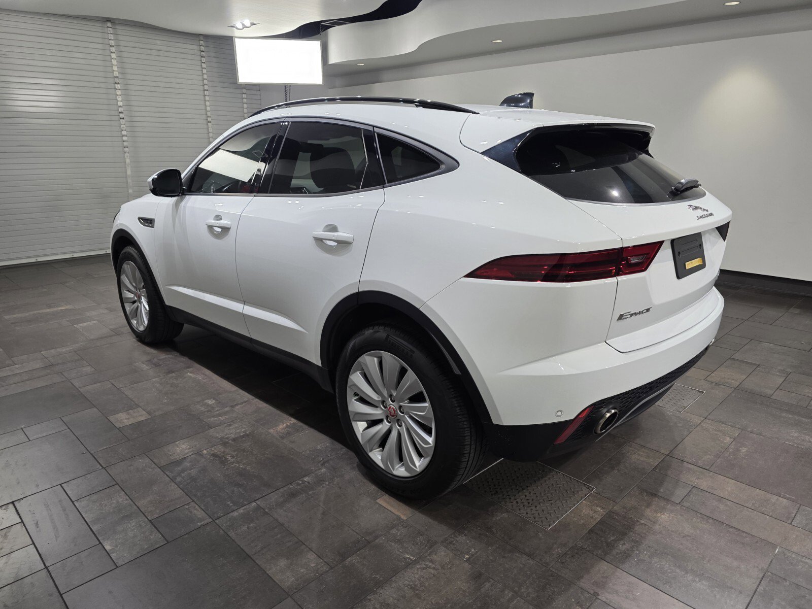 Used 2020 Jaguar E-PACE SE image 4