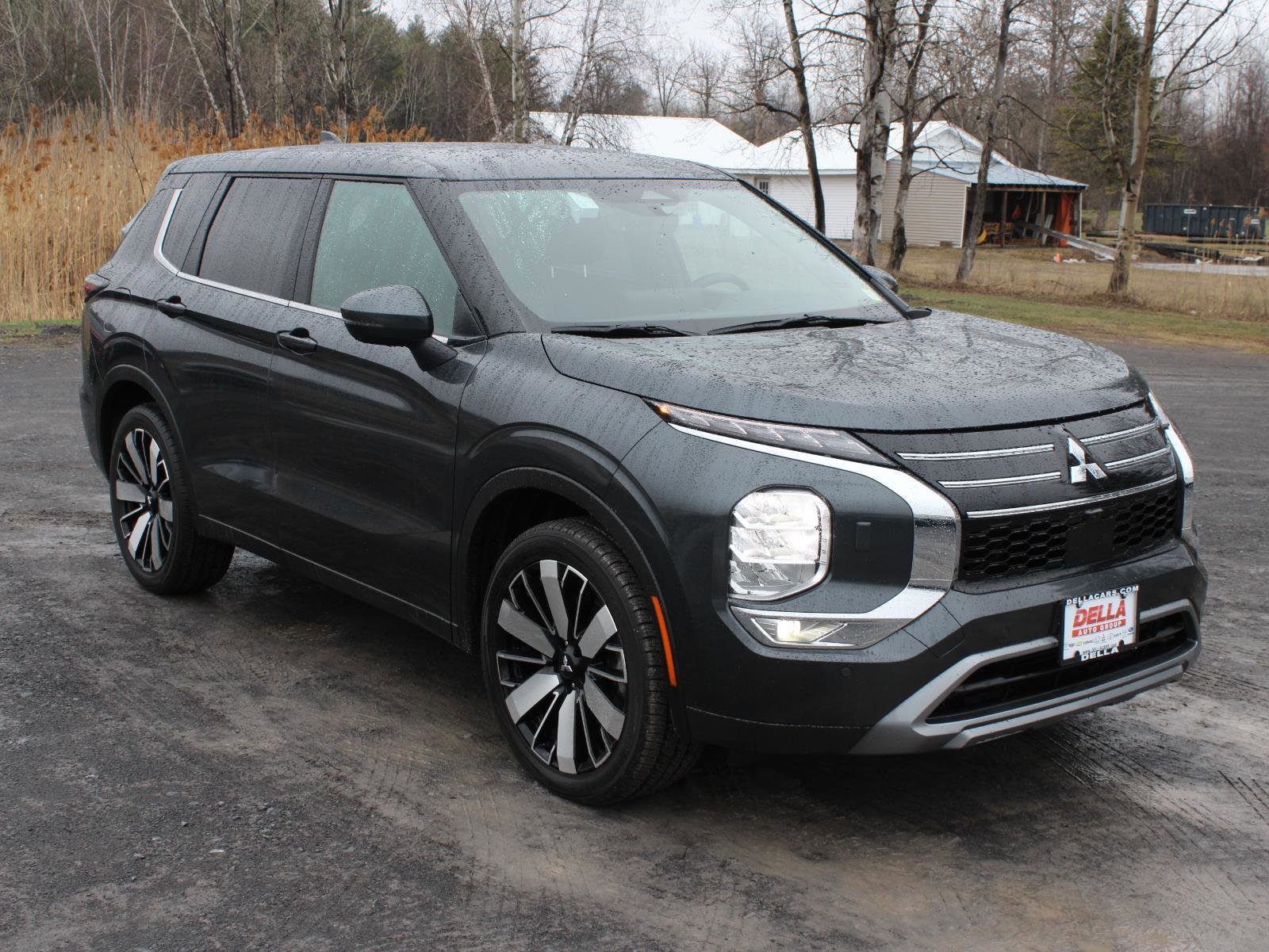 Used 2025 Mitsubishi Outlander SE image 3