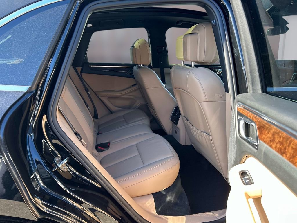 Used 2023 Porsche Macan Turbo image 14