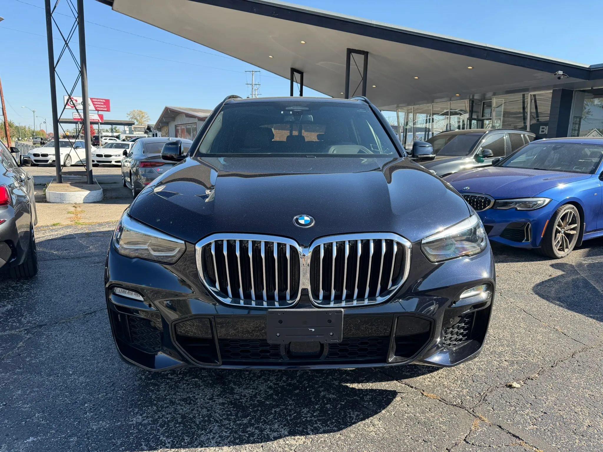Used 2019 BMW X5 xDrive40i w/ M Sport Package AWD/4WD image 2