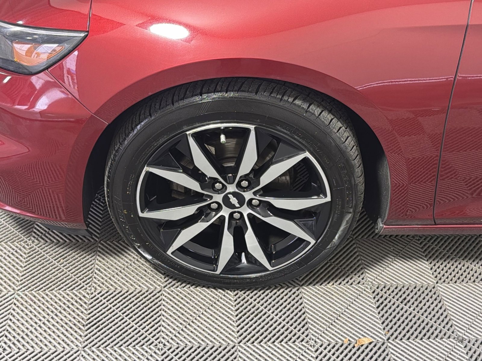 Used 2018 Chevrolet Malibu LT w/ Leather Package image 12