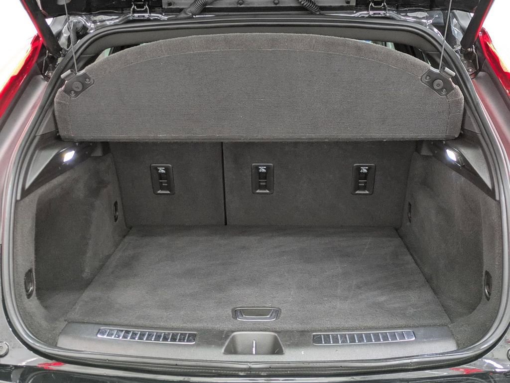 Used 2023 Cadillac XT4 Premium Luxury image 10