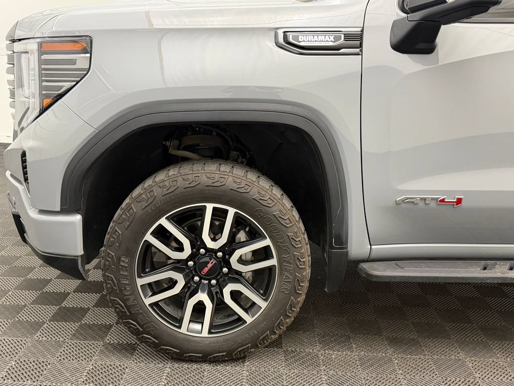 Used 2025 GMC Sierra 1500 AT4 w/ Technology Package AWD/4WD image 11