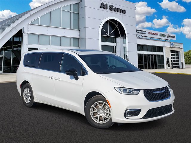 New 2026 Chrysler Pacifica Select image 1