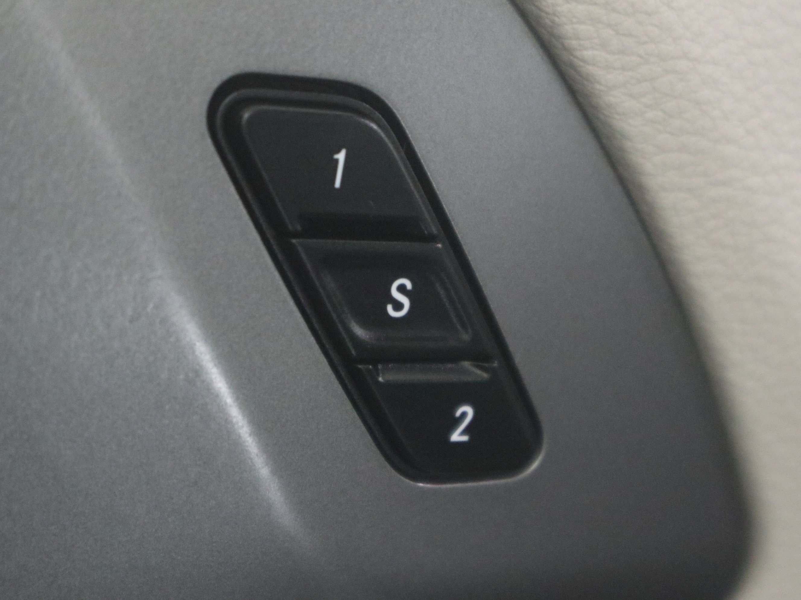 Used 2023 Chrysler Pacifica Touring-L image 35