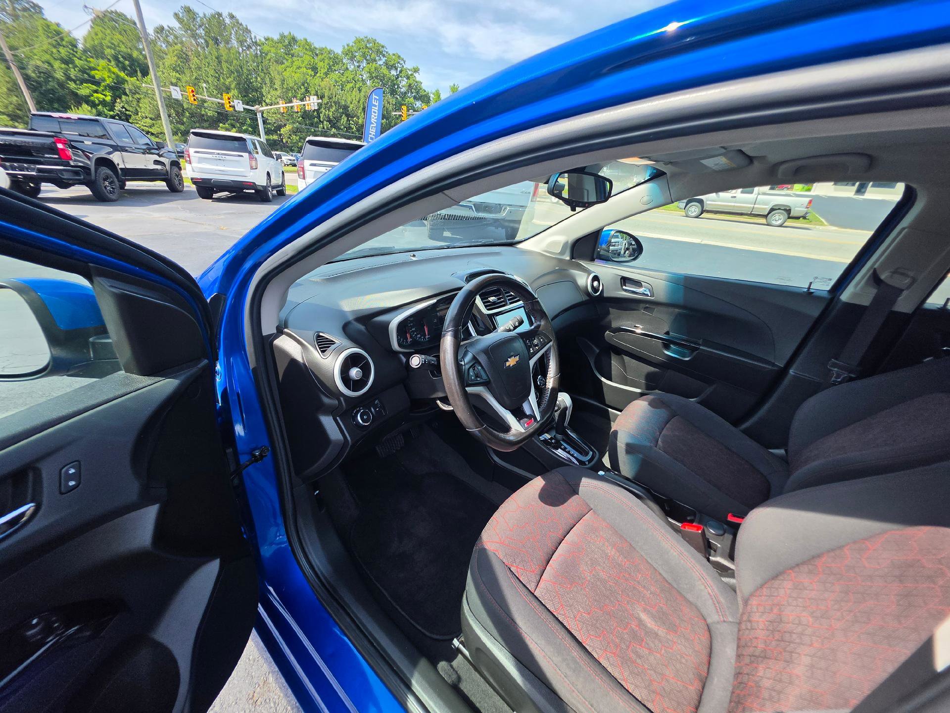Used 2017 Chevrolet Sonic LT w/ Convenience Package FWD image 7