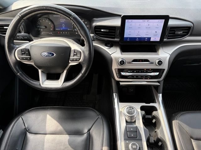 Used 2022 Ford Explorer XLT w/ Equipment Group 202A AWD/4WD image 3