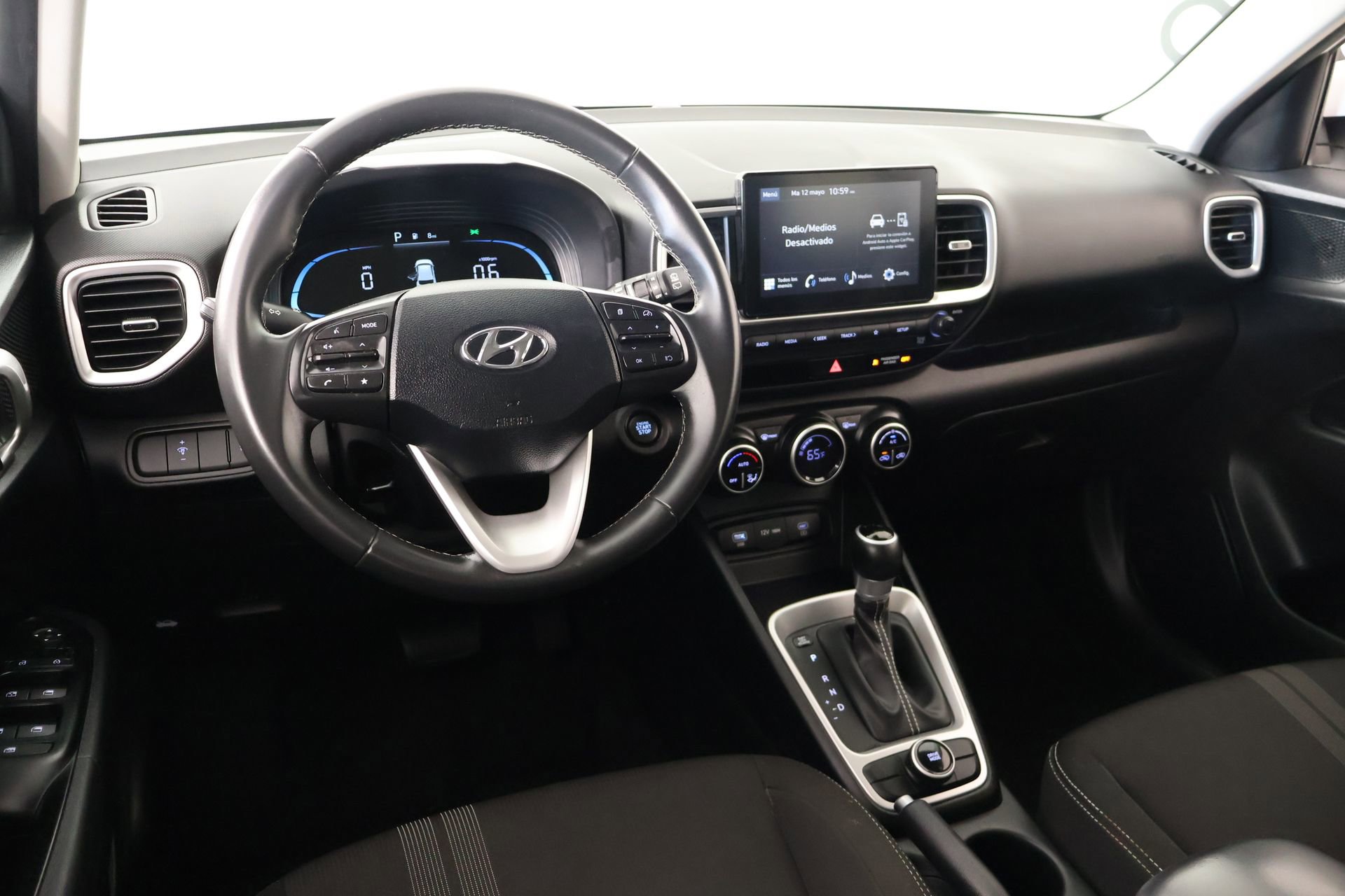 Used 2025 Hyundai Venue SEL FWD image 2
