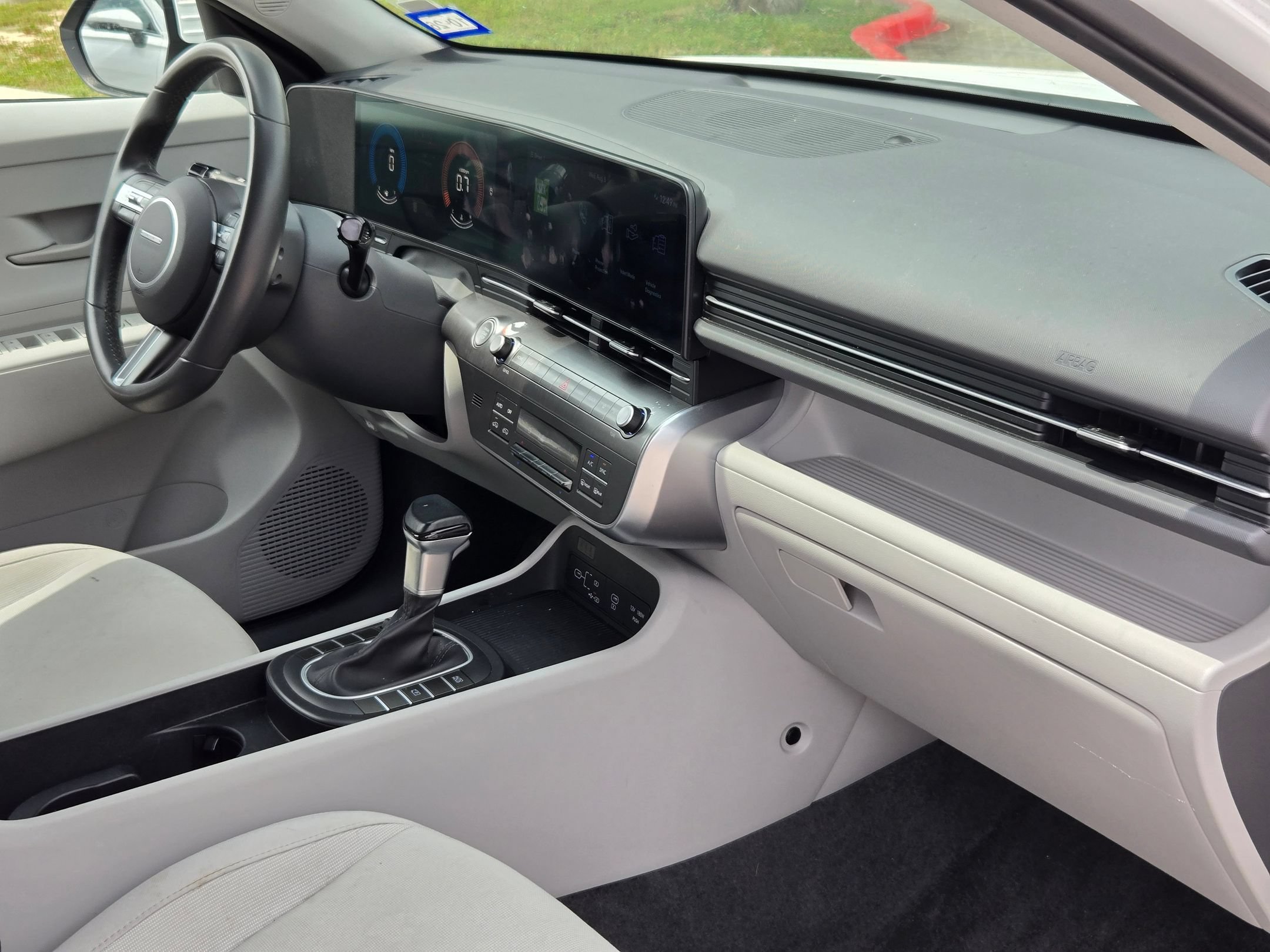 Used 2025 Hyundai Kona SEL FWD image 29