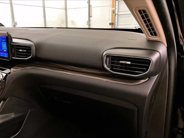 Used 2024 Ford Explorer Limited w/ Equipment Group 301A AWD/4WD image 15