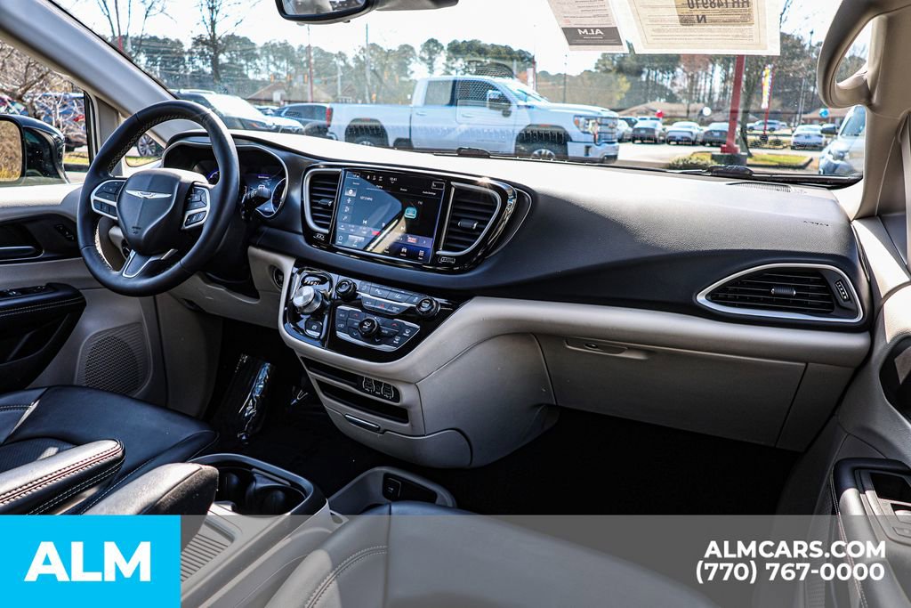 Used 2024 Chrysler Pacifica Touring-L FWD image 33