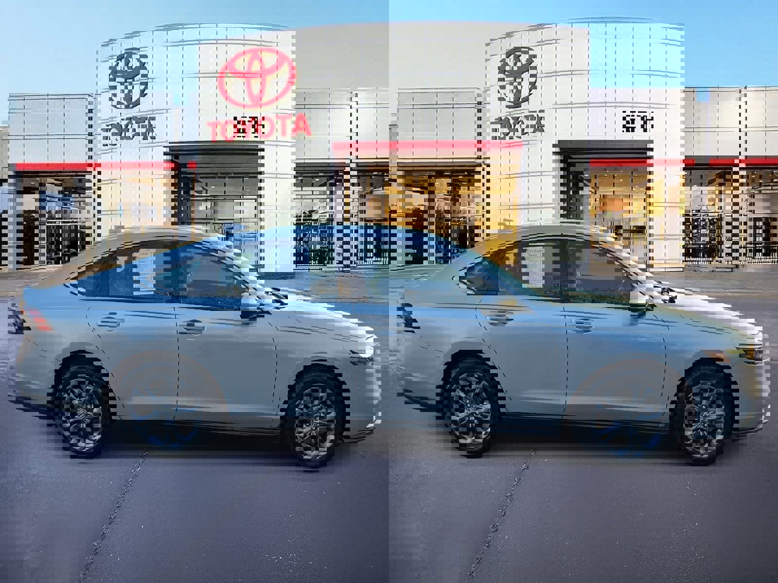 Used 2024 Honda Accord EX image 4