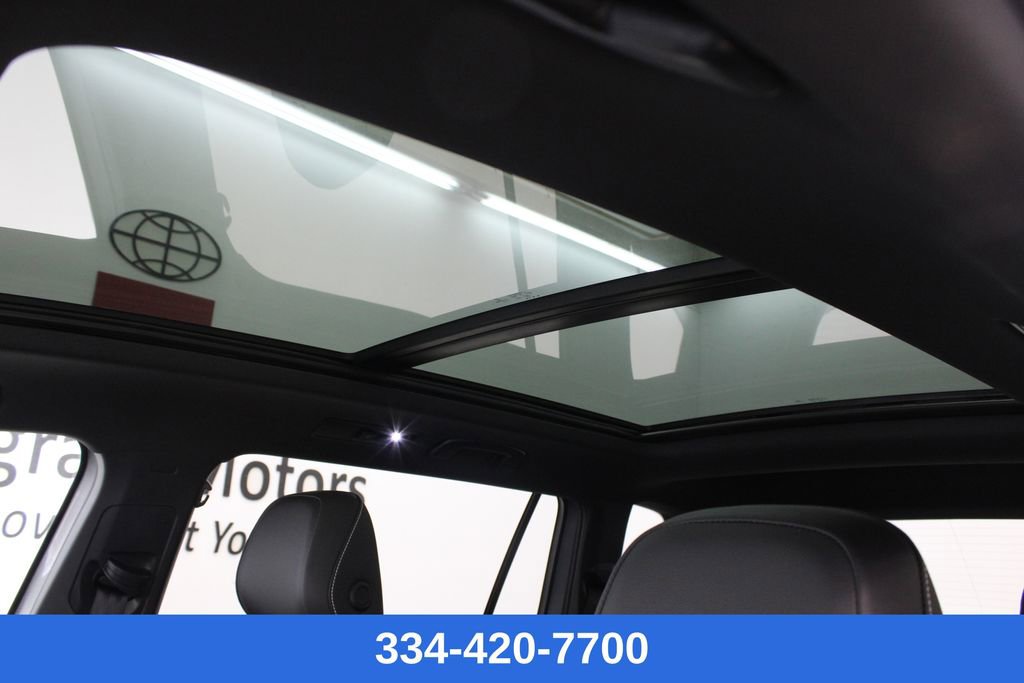 Used 2022 Volkswagen Tiguan SE R-Line image 12