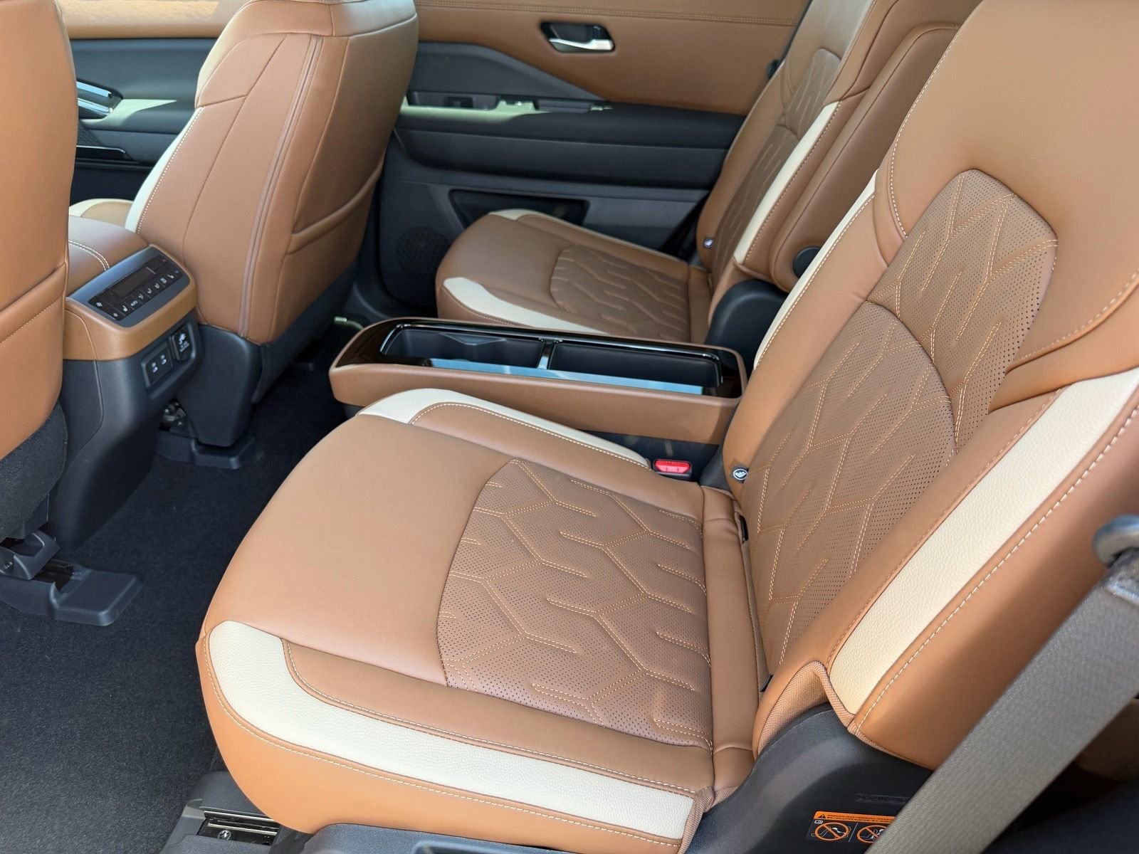 New 2026 Nissan Pathfinder Platinum AWD/4WD image 11