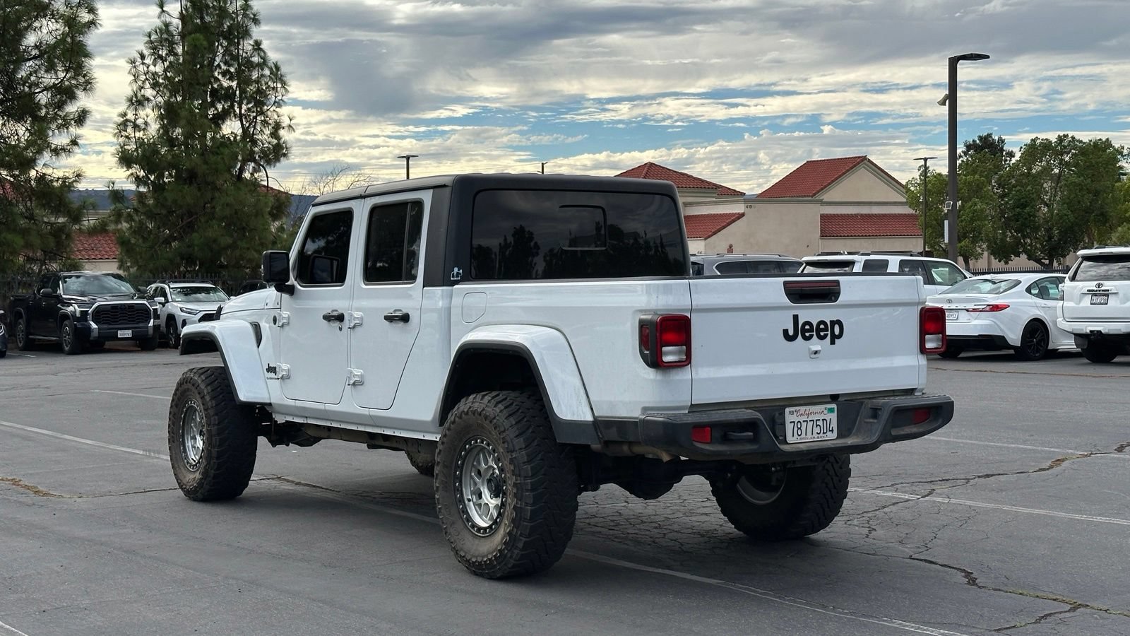 Used 2024 Jeep Gladiator Sport AWD/4WD image 3