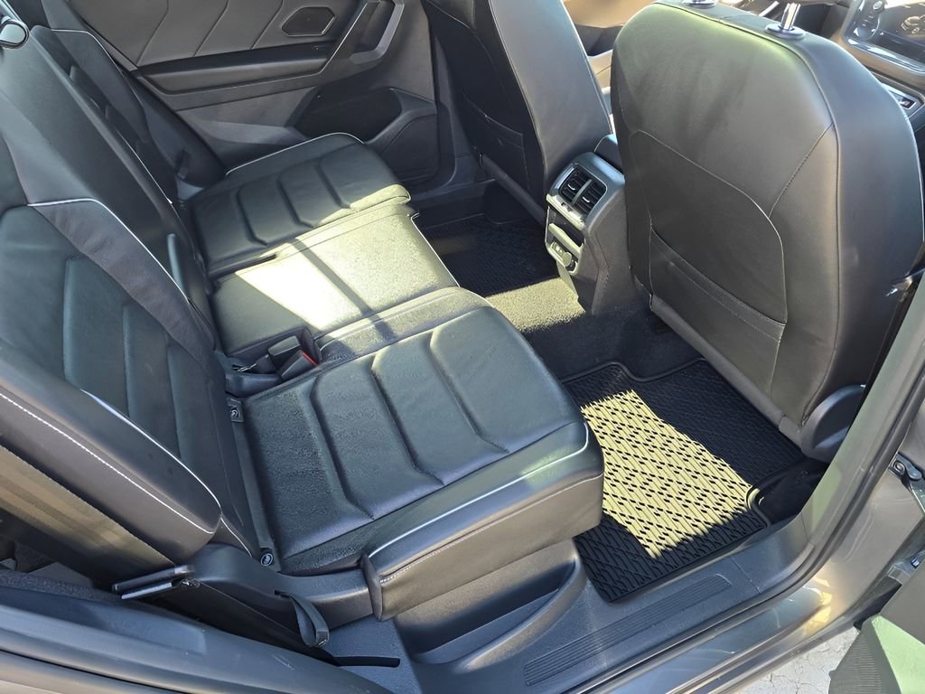 Used 2021 Volkswagen Tiguan SEL Premium R-Line image 35