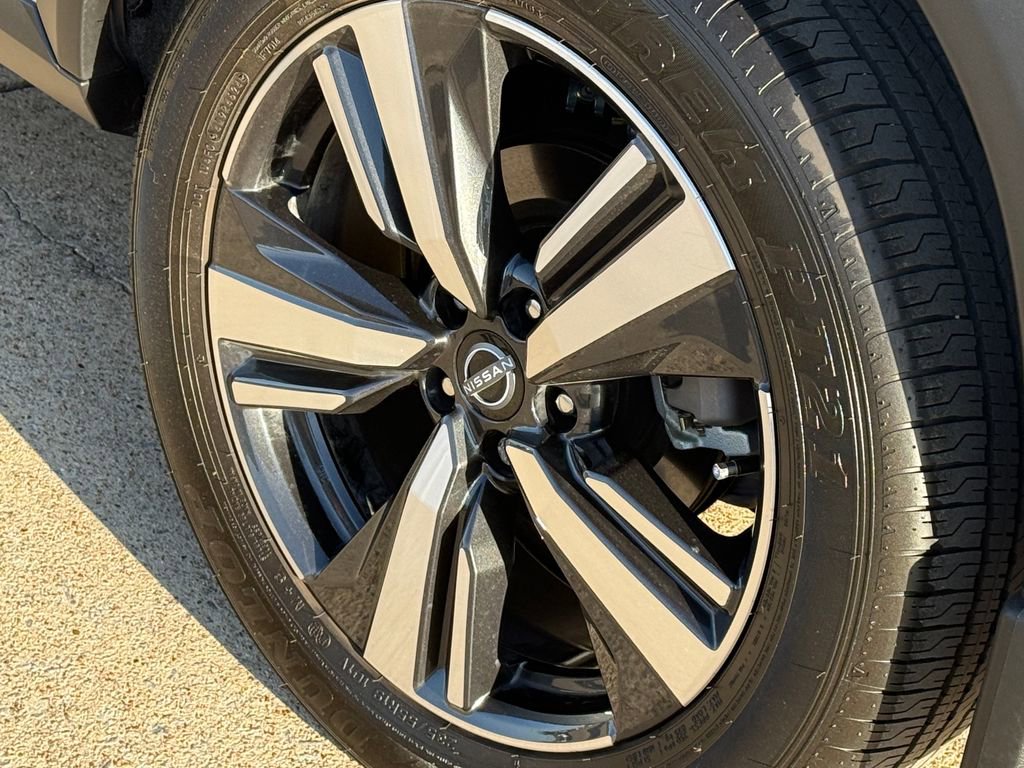 Used 2025 Nissan Rogue SL image 10