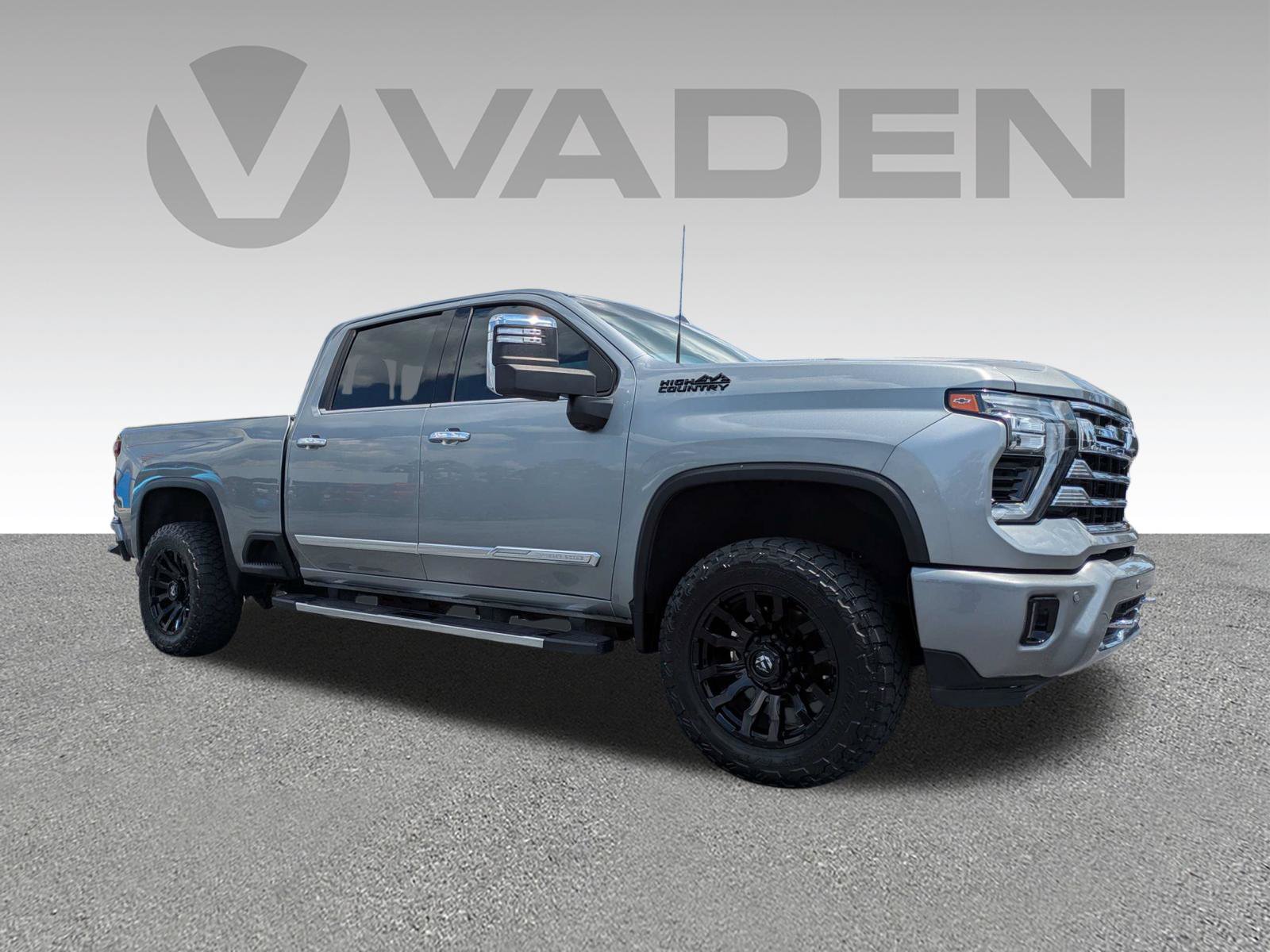 Certified 2024 Chevrolet Silverado 3500 High Country w/ High Country Premium Package AWD/4WD image 3