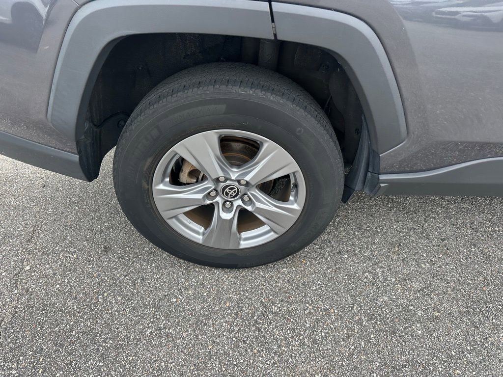 Used 2022 Toyota RAV4 XLE w/ Convenience Package image 5