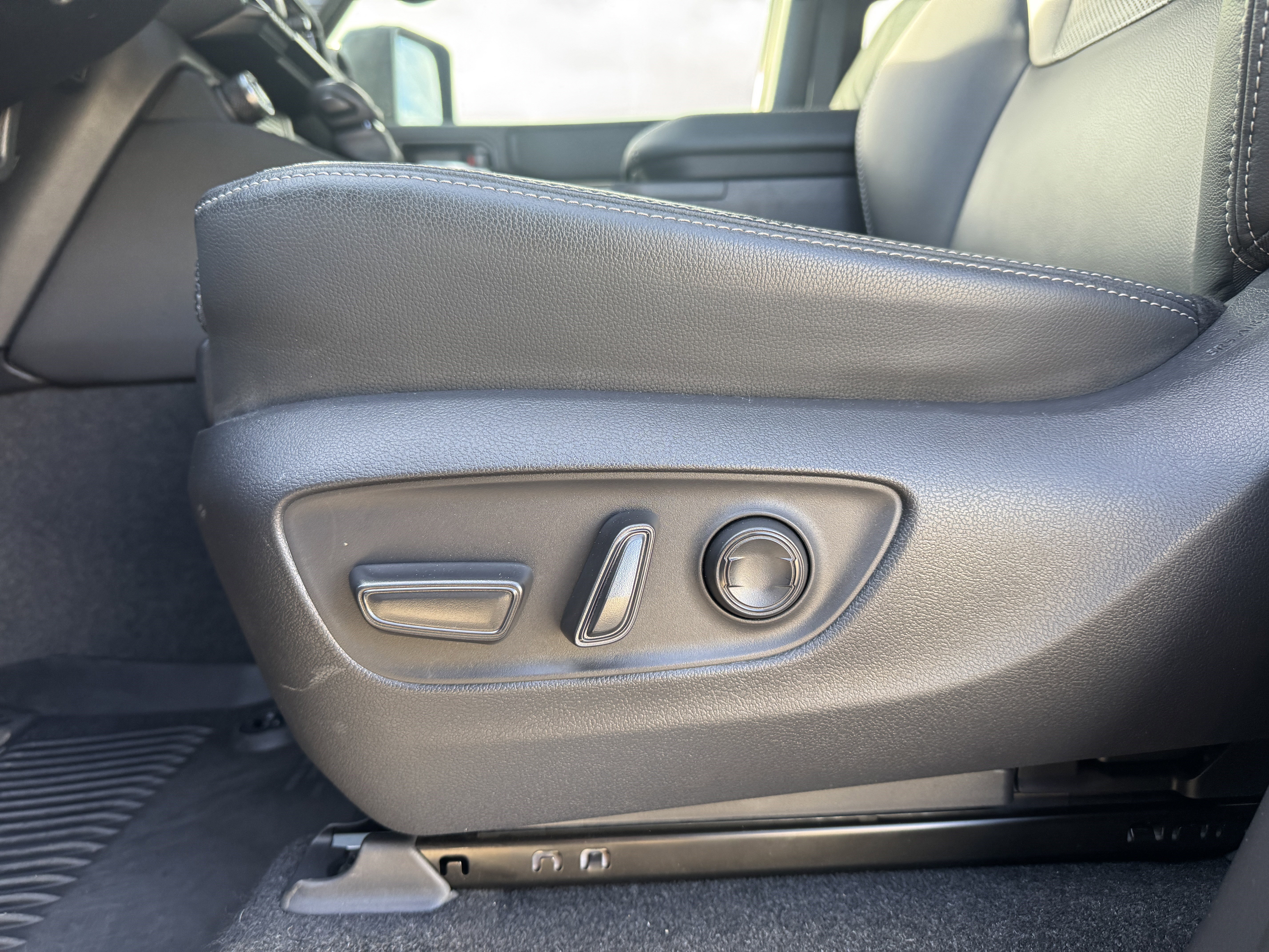 Certified 2024 Toyota Land Cruiser image 12