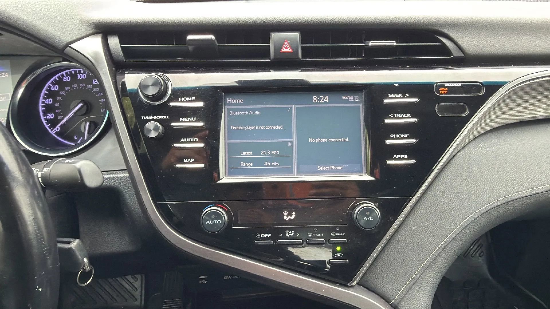 Used 2019 Toyota Camry SE FWD image 18