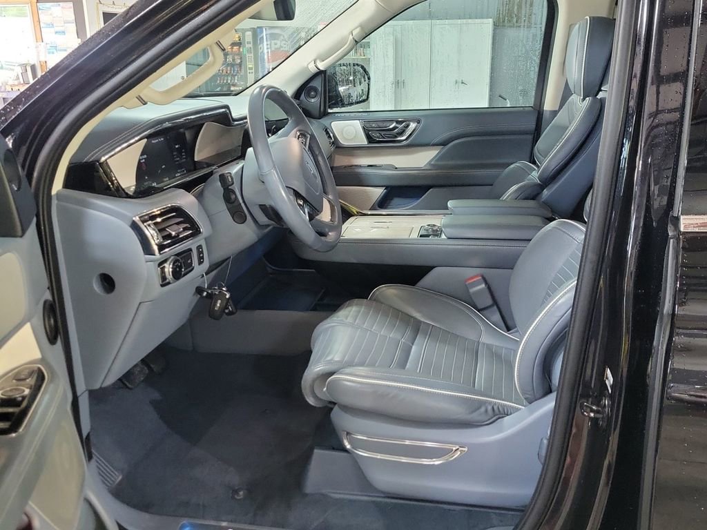 Used 2020 Lincoln Navigator Black Label w/ Cargo Convenience Package image 3
