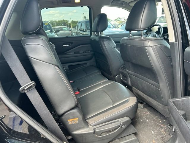 Used 2024 Nissan Pathfinder SL AWD/4WD image 14
