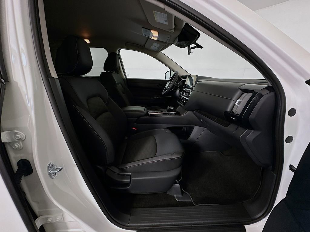 Used 2024 Nissan Pathfinder SV image 29