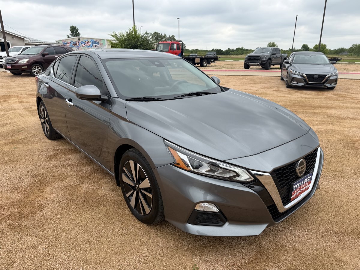 Used 2021 Nissan Altima 2.5 SV w/ SV Premium Package FWD image 3