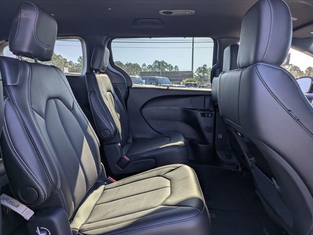 New 2025 Chrysler Pacifica Select image 27