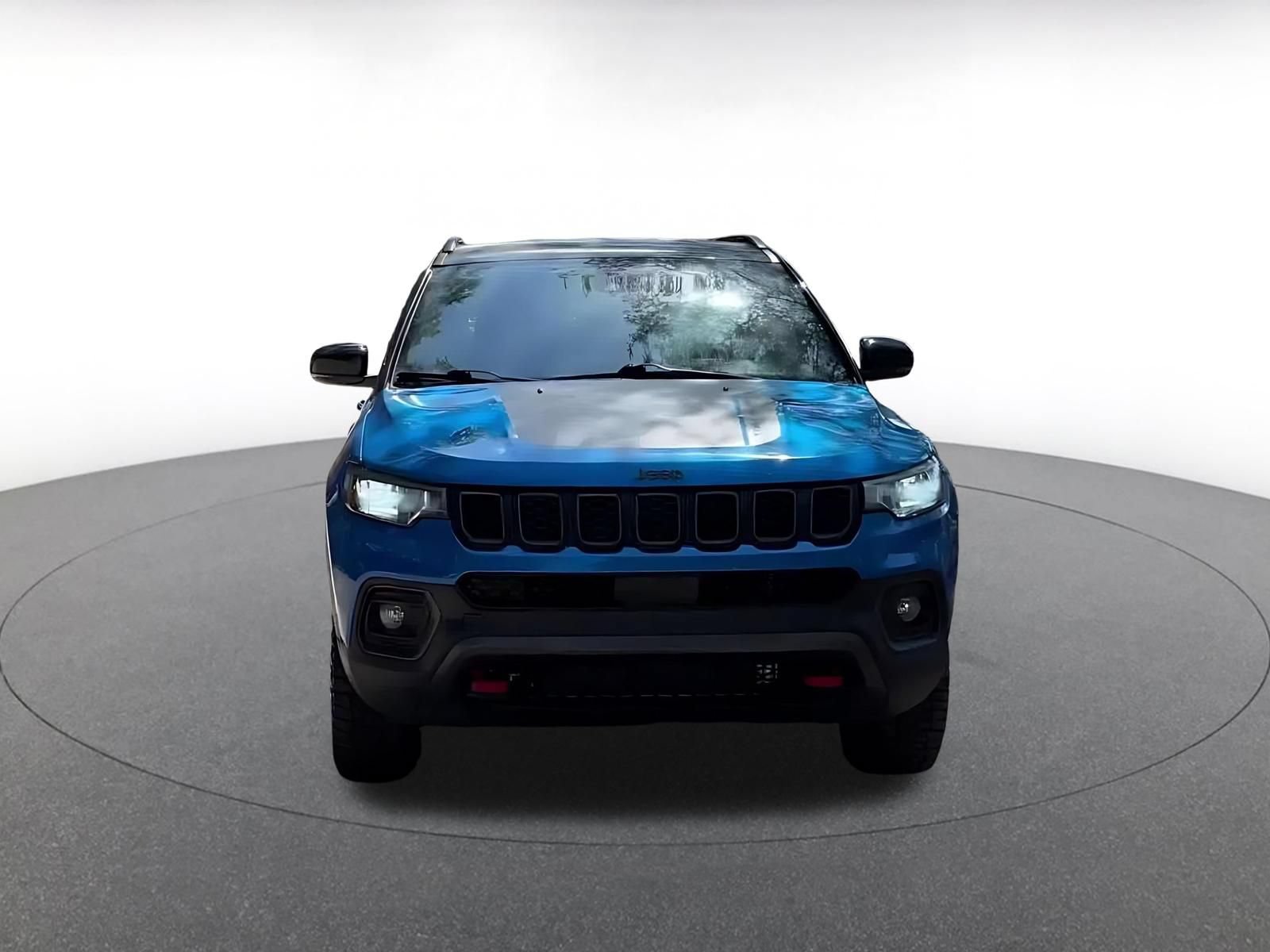 Used 2025 Jeep Compass Trailhawk AWD/4WD image 4