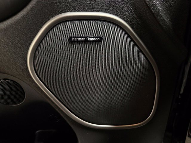 Used 2019 Jeep Grand Cherokee Overland AWD/4WD image 15