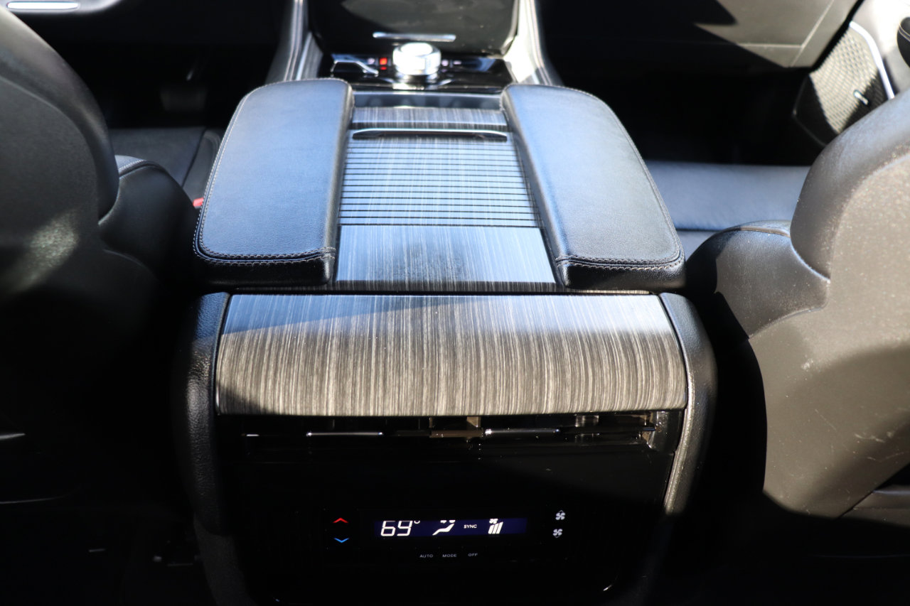 Used 2024 Jeep Wagoneer L Series II w/ Flexible Seating Group image 22