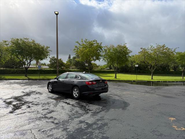 Used 2022 Chevrolet Malibu LS image 4