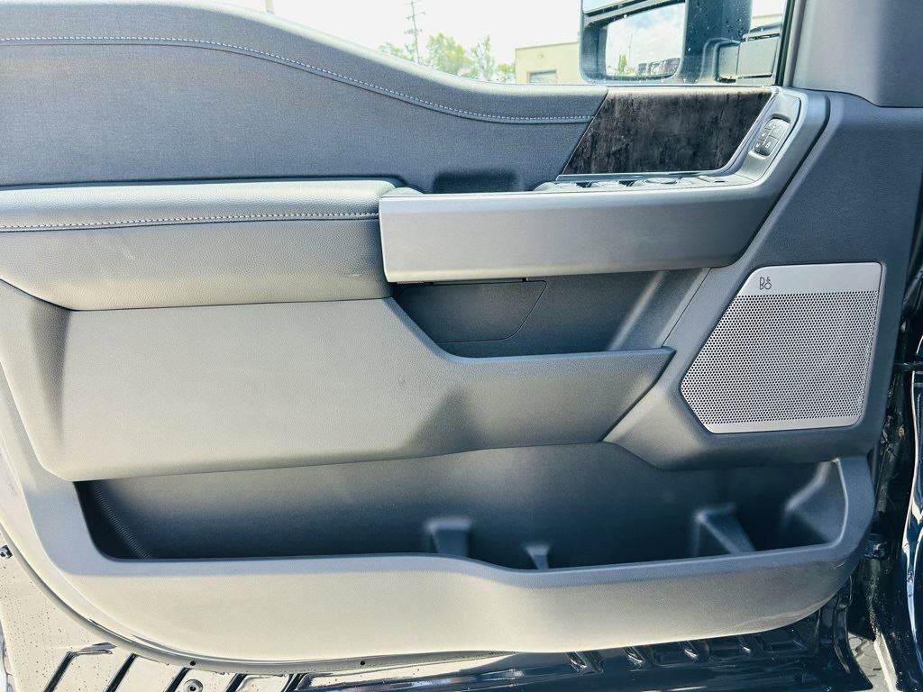 New 2025 Ford F250 Lariat w/ Black Appearance Package image 16