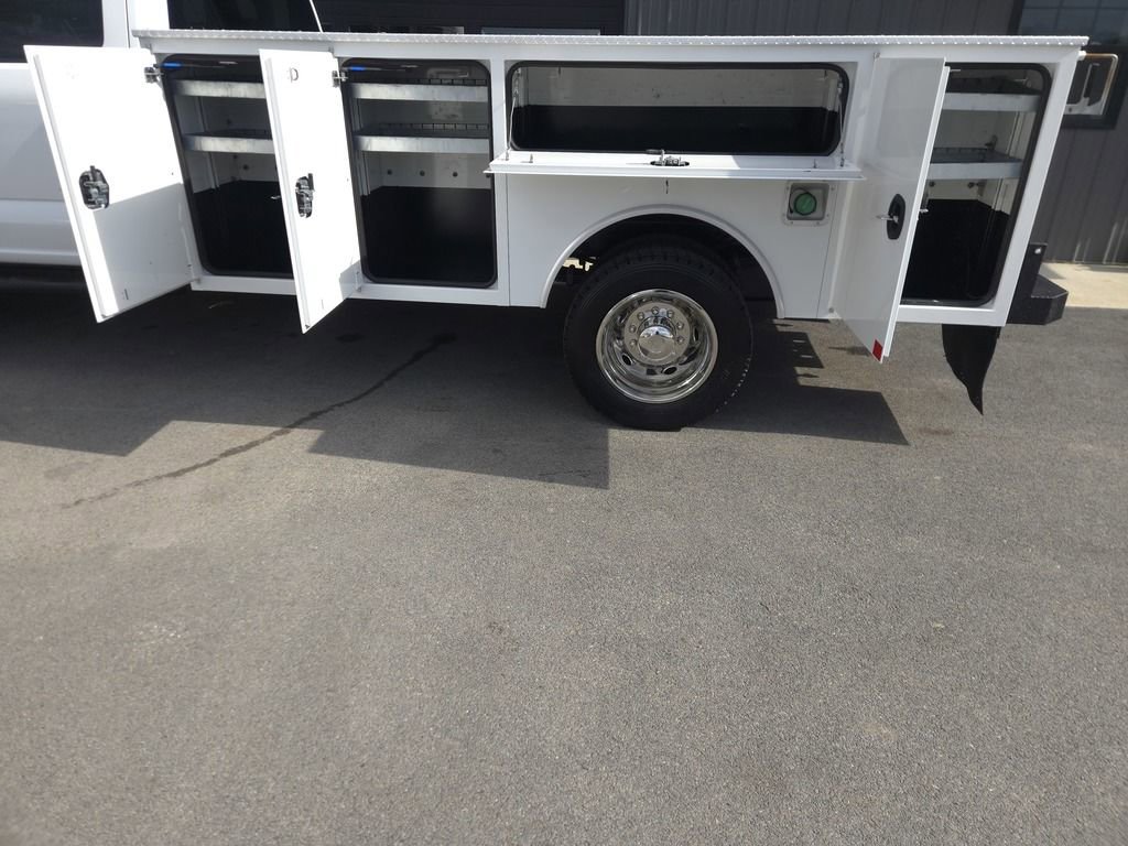 Used 2024 Ford F550 4x4 Crew Cab Super Duty w/ XLT Value Package image 4