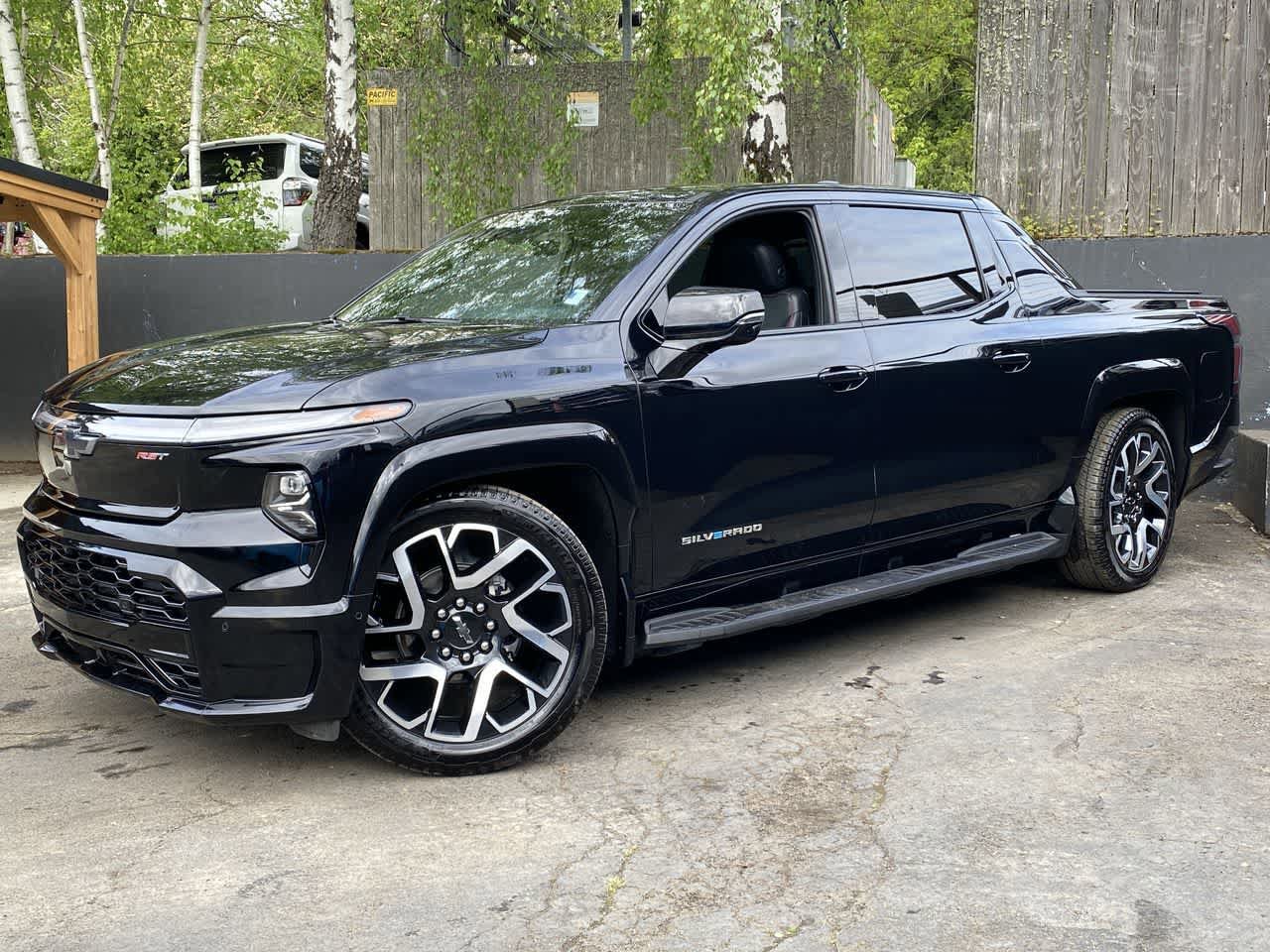 Used 2024 Chevrolet Silverado EV RST AWD/4WD image 1