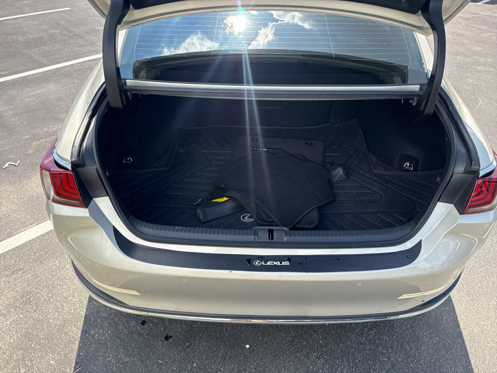 Used 2021 Lexus ES 300h w/ Premium Package FWD image 24