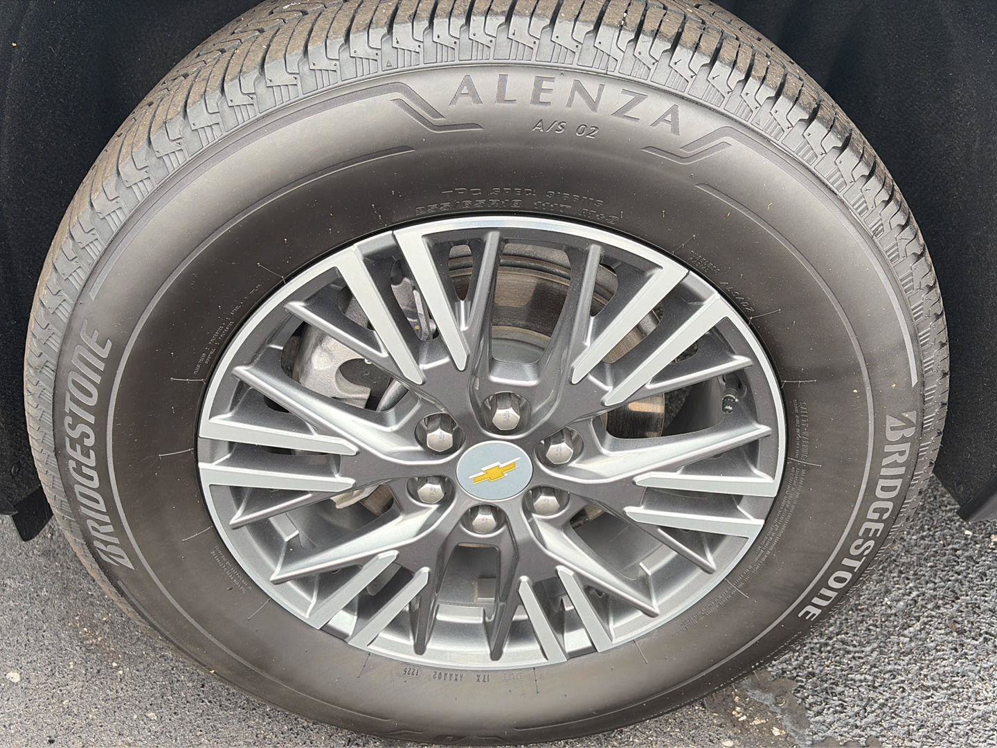 Used 2025 Chevrolet Traverse LT FWD image 31