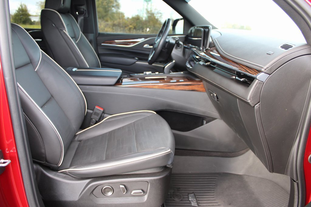 Used 2023 Cadillac Escalade Premium Luxury w/ Performance Package image 18