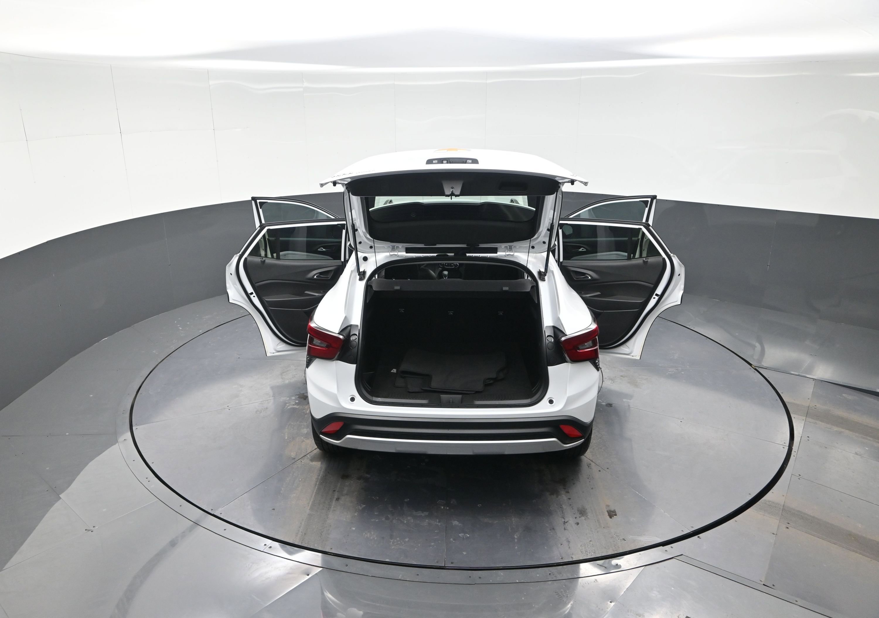 Used 2024 Chevrolet Trax LT w/ Driver Confidence Package image 13