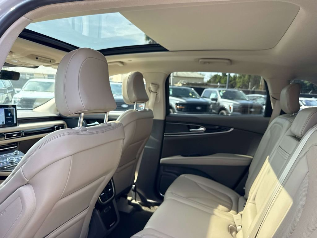 Certified 2023 Lincoln Nautilus Reserve image 12