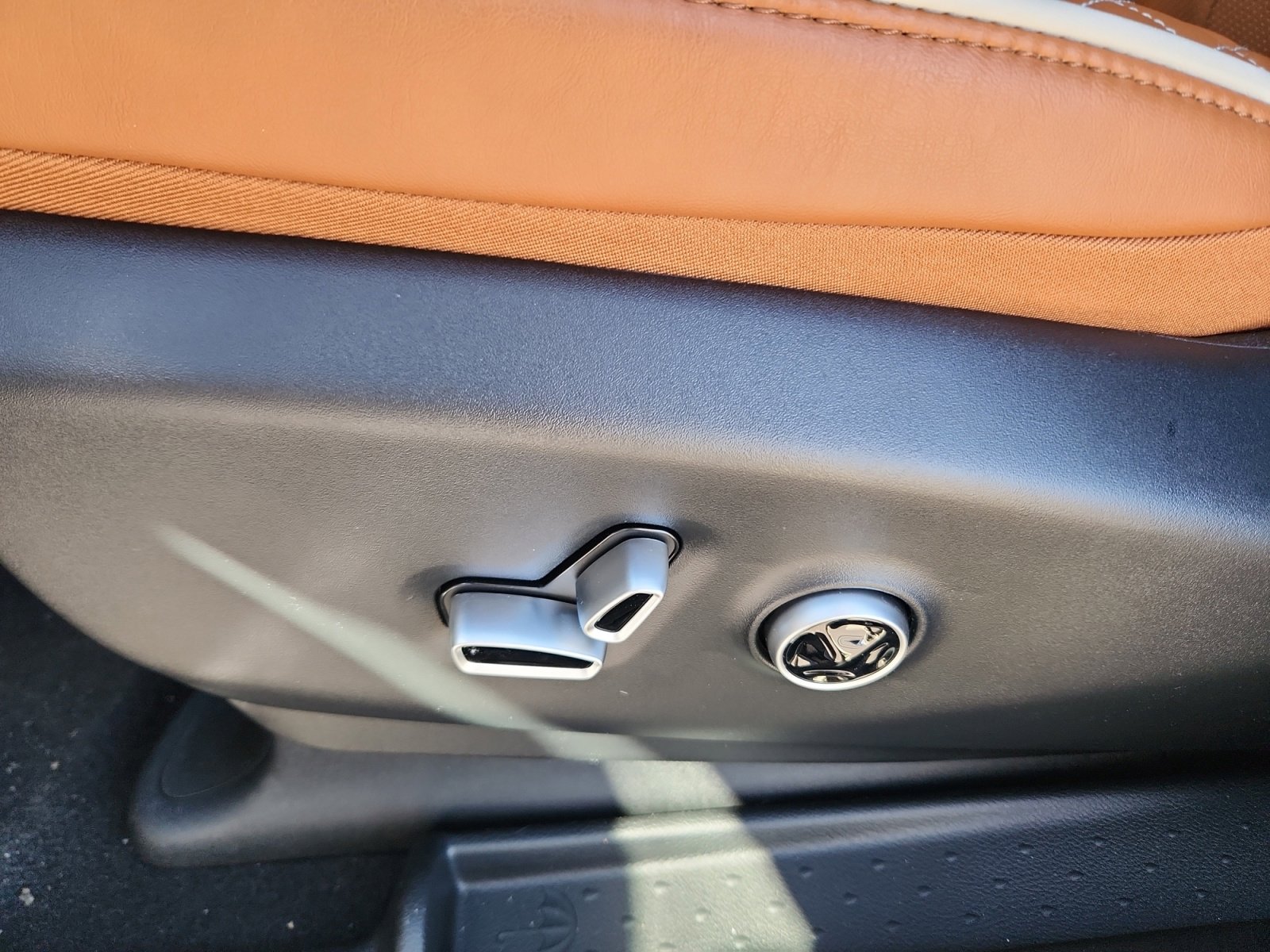 New 2026 Chrysler Pacifica Pinnacle image 15