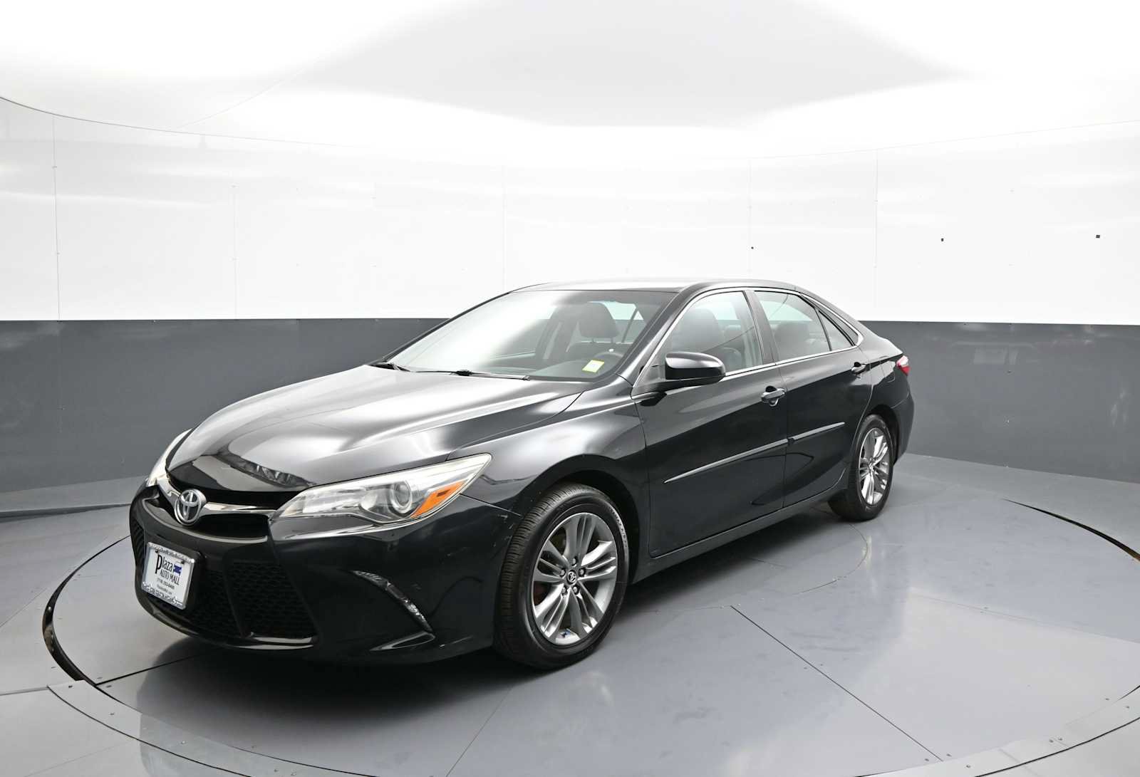 Used 2016 Toyota Camry SE w/ Protection Package (Q2) FWD image 1