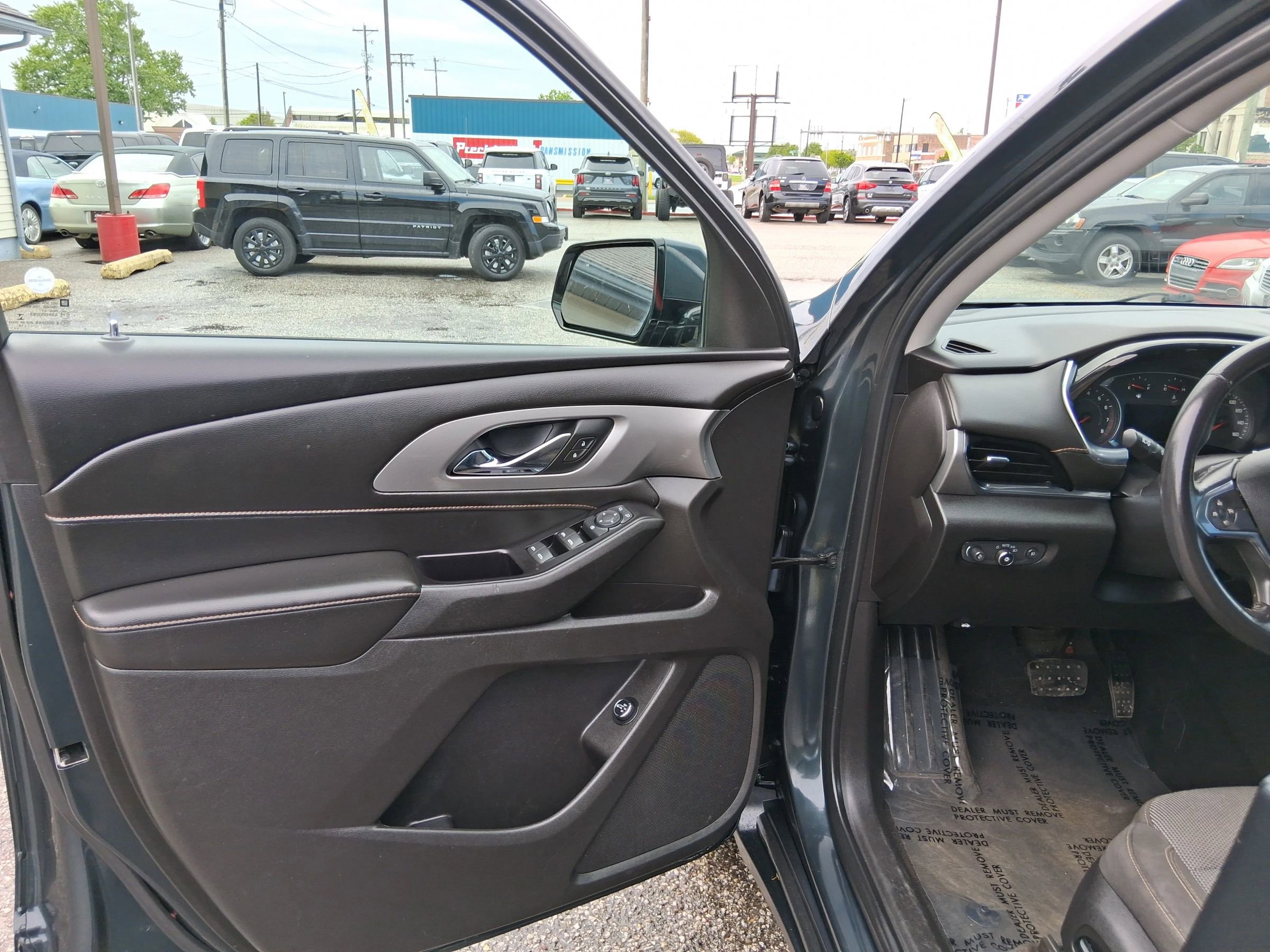 Used 2018 Chevrolet Traverse LT FWD image 12
