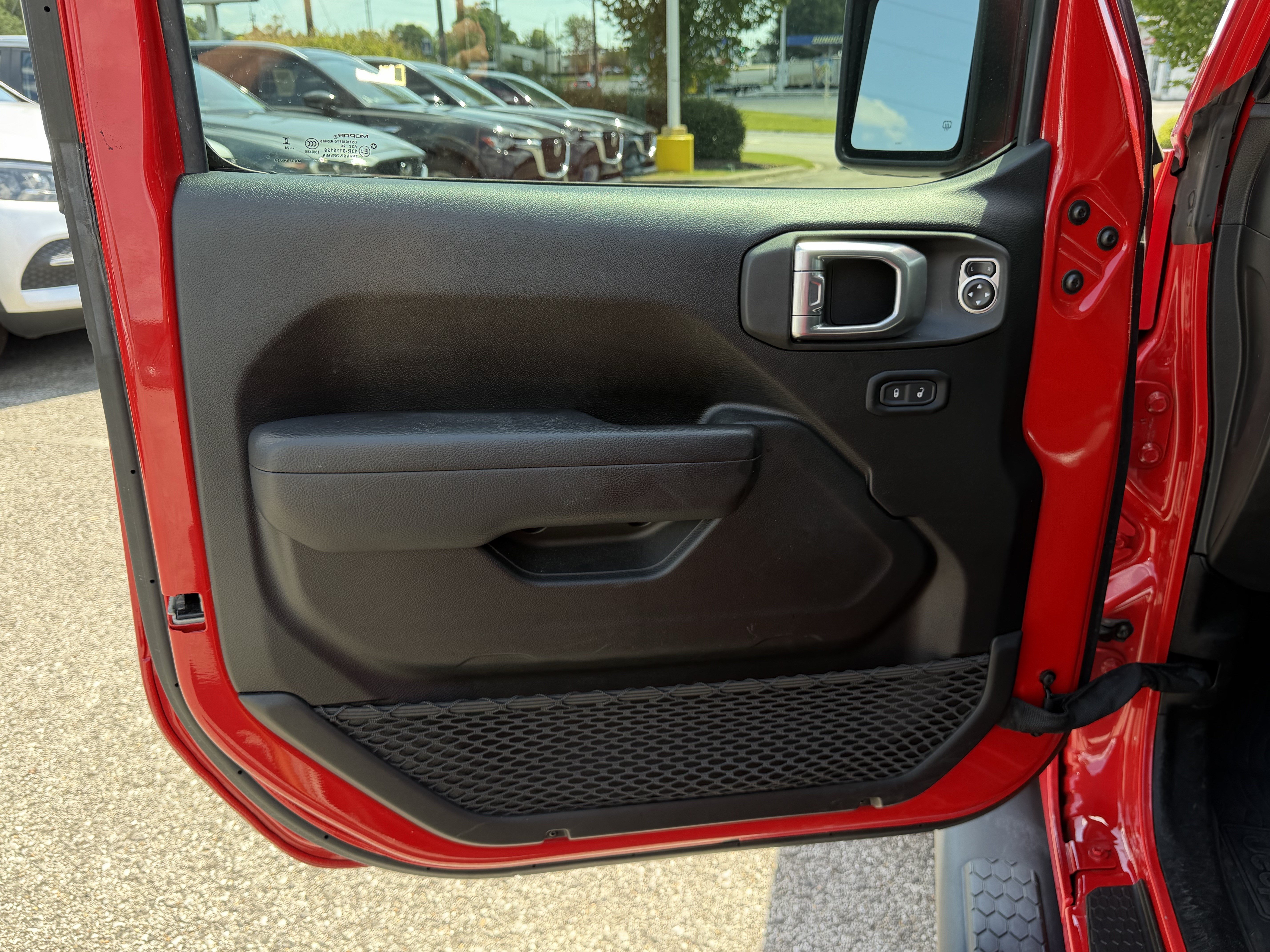 Used 2024 Jeep Wrangler Unlimited Sport AWD/4WD image 14
